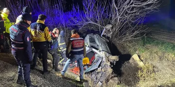 Otomobil şarampole yuvarlandı, sürücü hayatını kaybetti