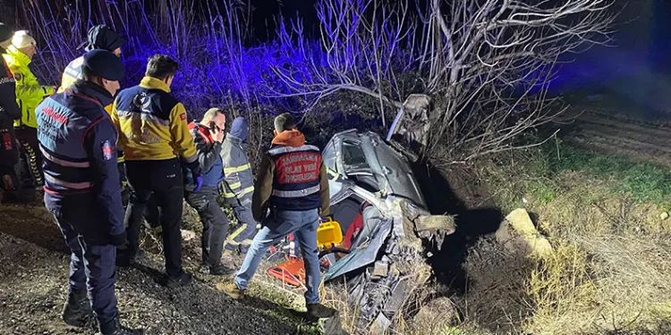 Otomobil şarampole yuvarlandı, sürücü hayatını kaybetti