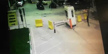 Bursa’da yolda yürüyen kızlara araba çarptı