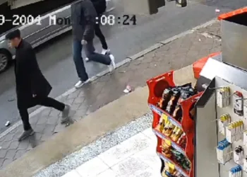 Okul arkadaşını bıçakla öldürdü