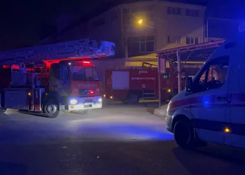 Bursa’da mobilya imalathanesinde yangın
