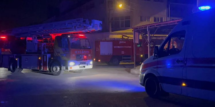 Bursa’da mobilya imalathanesinde yangın