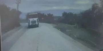 Otobüs şoförünün manevrası faciayı önledi