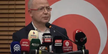 “Siyaset partimizde çözüm bulma sanatıdır”