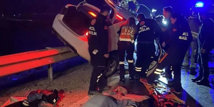 Mezarlık ziyaretinden dönerken kaza: 2 ölü 1 yaralı