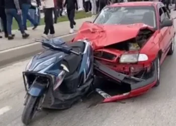 Bursa’da otomobil motosiklete çarptı: 3 yaralı