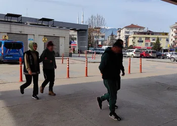 Uyuşturucu taciri sevgililer 1 kilo uyuşturucu ile yakalandı