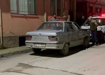Bursa’da motosikletli önüne çıkan otomobile çarptı