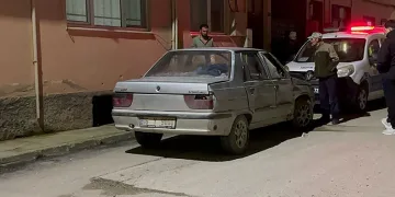 Bursa’da motosikletli önüne çıkan otomobile çarptı