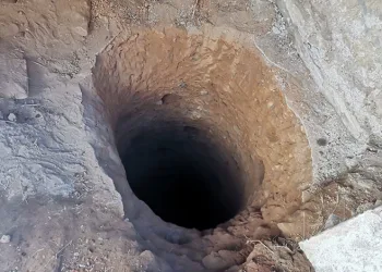 Tarihi kilisede define ararken yakalandılar