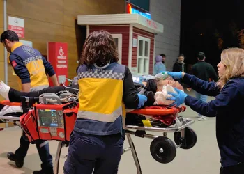Bursa’da kontrolden çıkan motosiklet 50 metre sürüklendi