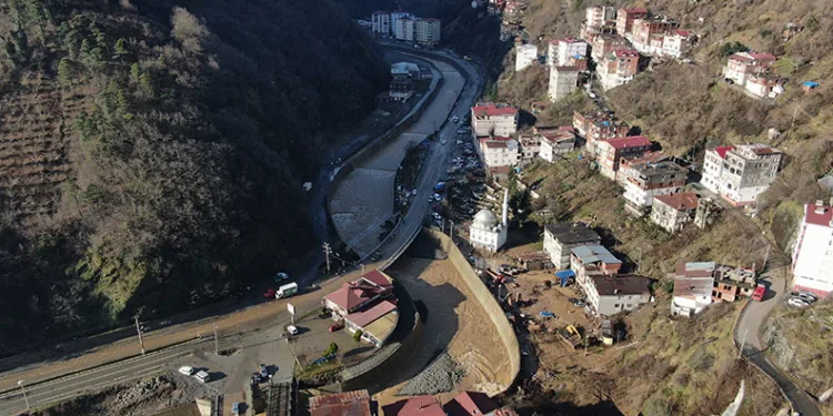 Artvin’de 4 yıl sonra yine aynı sel manzarası