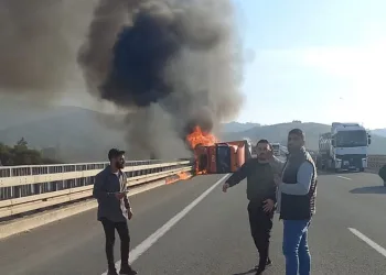 Bursa’da otobanda kaza yapan tır alevlere teslim oldu