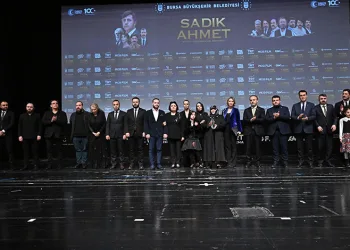 “Sadık Ahmet” filminin Bursa galasına yoğun ilgi