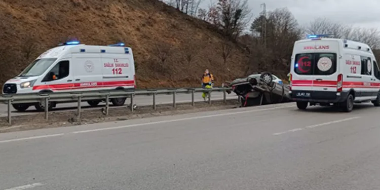 Bursa’da virajı alamayan otomobil takla attı