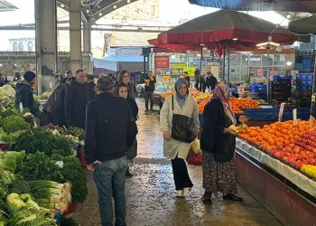 Halk pazarında fiyatlar yükseldi