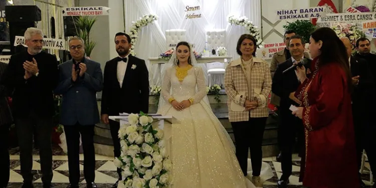 Diyarbakır’da iş adamlarını bir araya getiren düğün