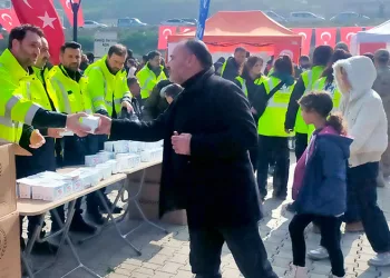 Depremzedeye Bursa morali