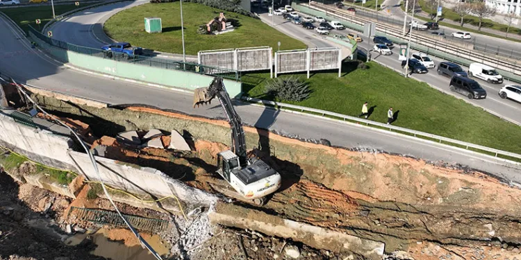 Bursa’da göçen yolda çalışma başladı