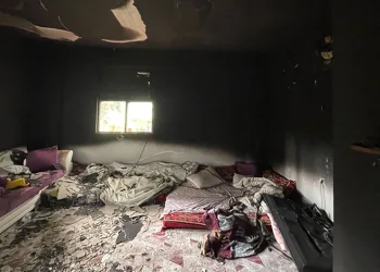 Klimadan çıkan yangın bir aileyi evsiz bıraktı