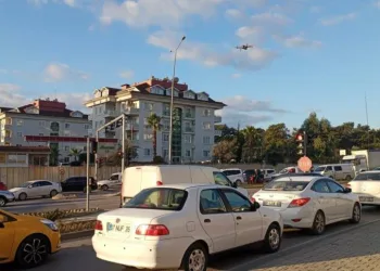 Jandarmadan dronlu kırmızı ışık denetimi