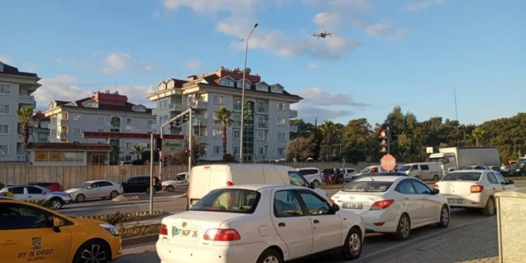 Jandarmadan dronlu kırmızı ışık denetimi