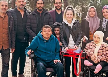 Engelli çift aşklarının önündeki son engeli de aştı
