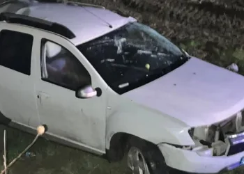 Otomobil sürücüsü direksiyon hakimiyetini kaybetti