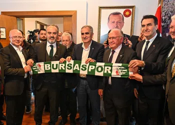 Alinur Aktaş, Bursaspor’u ziyaret etti