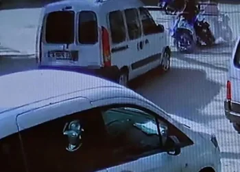 Bursa’da hafif ticari araç ile motosiklet çarpıştı