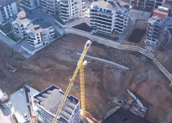 Bursa’da inşaat çalışması siteyi yerinden oynattı