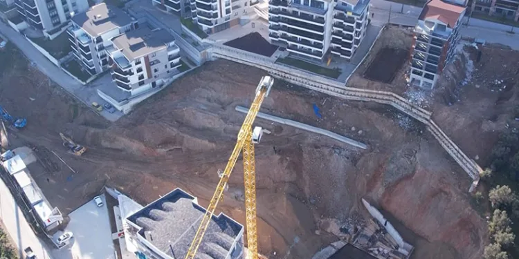Bursa’da inşaat çalışması siteyi yerinden oynattı