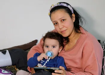Depremde kaybolan bebeğini 27 gün sonra buldu