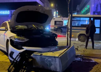 Bursa’da 2 otomobil çarpıştı: 6 yaralı