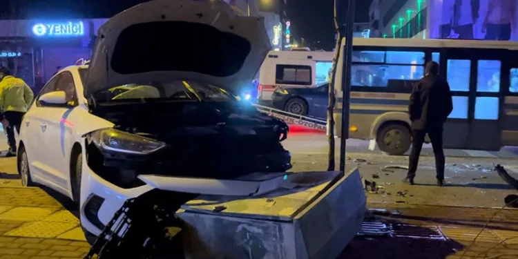 Bursa’da 2 otomobil çarpıştı: 6 yaralı