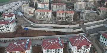 Deprem konutlarında anahtar teslimatları başladı
