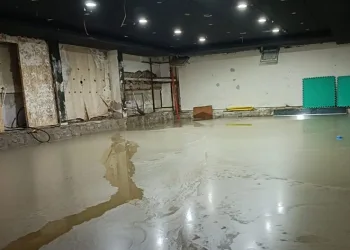 Kanalizasyon temizlenmedi, spor salonu lağımla doldu