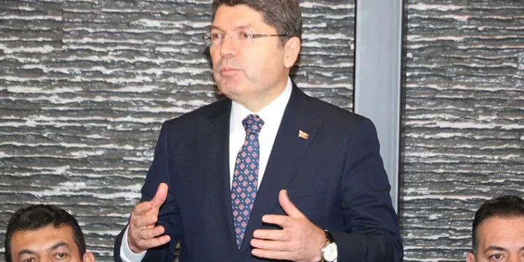 “Demokrasinin standartlarıyla bugünkü arasında büyük fark var”