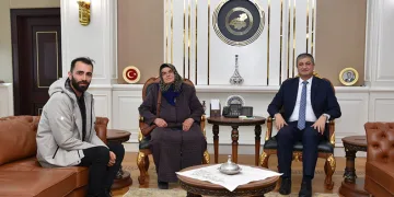 Vali Yavuz, şehit ailesini ağırladı