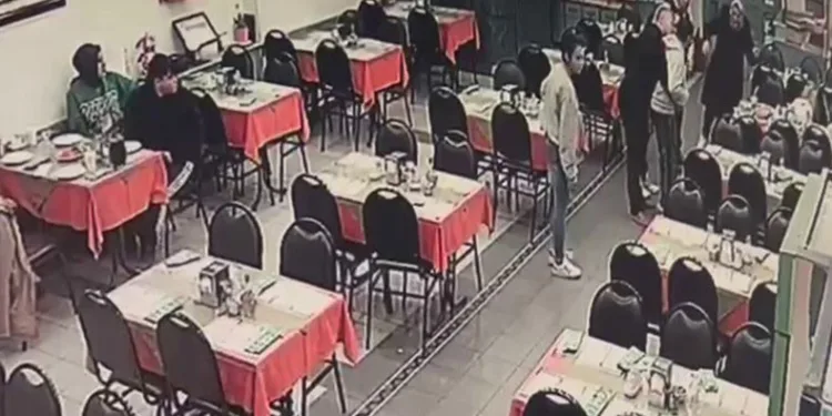 Restoran çalışanından hayat kurtaran müdahale