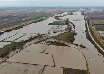 Sular altında kalan tarlalar dronla görüntülendi