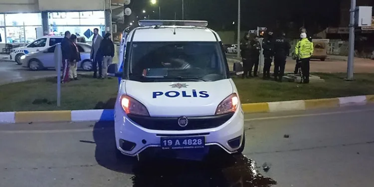 Şüpheli araç kovalayan polis otosu kaza yaptı