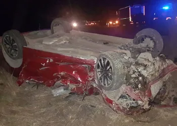 Otomobil takla attı