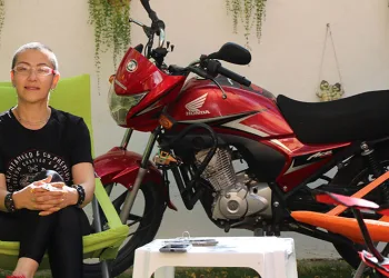Motosiklet tutkunu kadın kansere yenik düştü