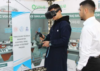 Meslek liselilere simülatörlü elektrikli araç bakım eğitimi