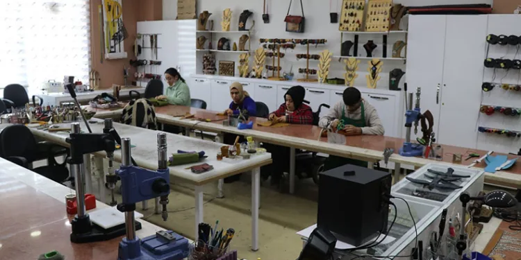 Engelliler yaşam merkezi yüreklere dokunuyor