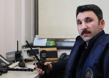 Oğlunun yanına gitmeyip depremzedeleri kurtarmıştı
