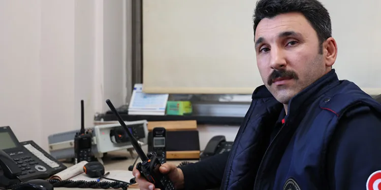Oğlunun yanına gitmeyip depremzedeleri kurtarmıştı