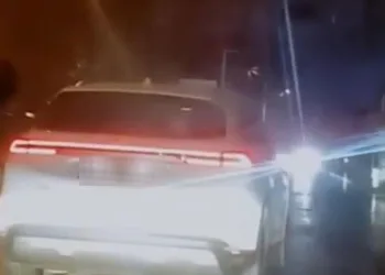 Trafikte zikzak çizerek trafiği tehlikeye düşürdü