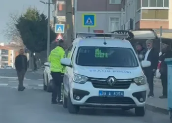 Lüleburgaz’da park halinde otomobile çarpıp kaçtı